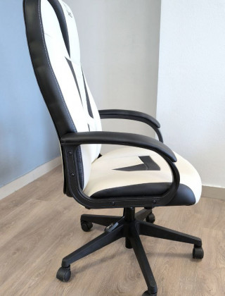 Кресло Бюрократ Zombie 8 (Viking 8) черный/белый купить в Минске