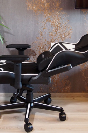 Живые фото Кресло DXRacer OH/RV131/NW