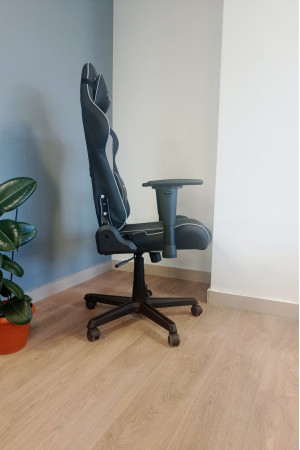 Живые фото Кресло DXRACER OH/P08/NG серый/черный