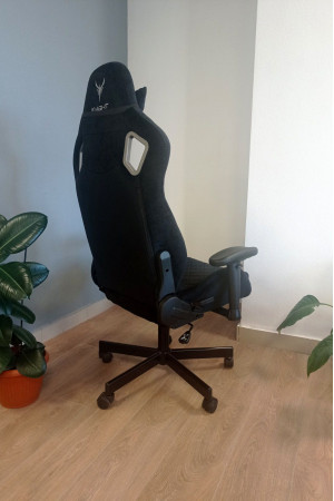Живые фото Кресло Бюрократ Knight Outrider LTD