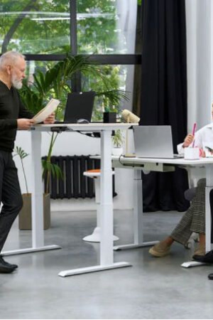 Живые фото Стол WellDesk Evolution с электроприводом одномоторный 1400*800*18 мм (черная рама)