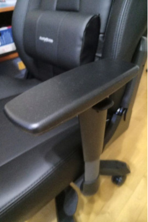 Живые фото Кресло DXRacer OH/CE120/N